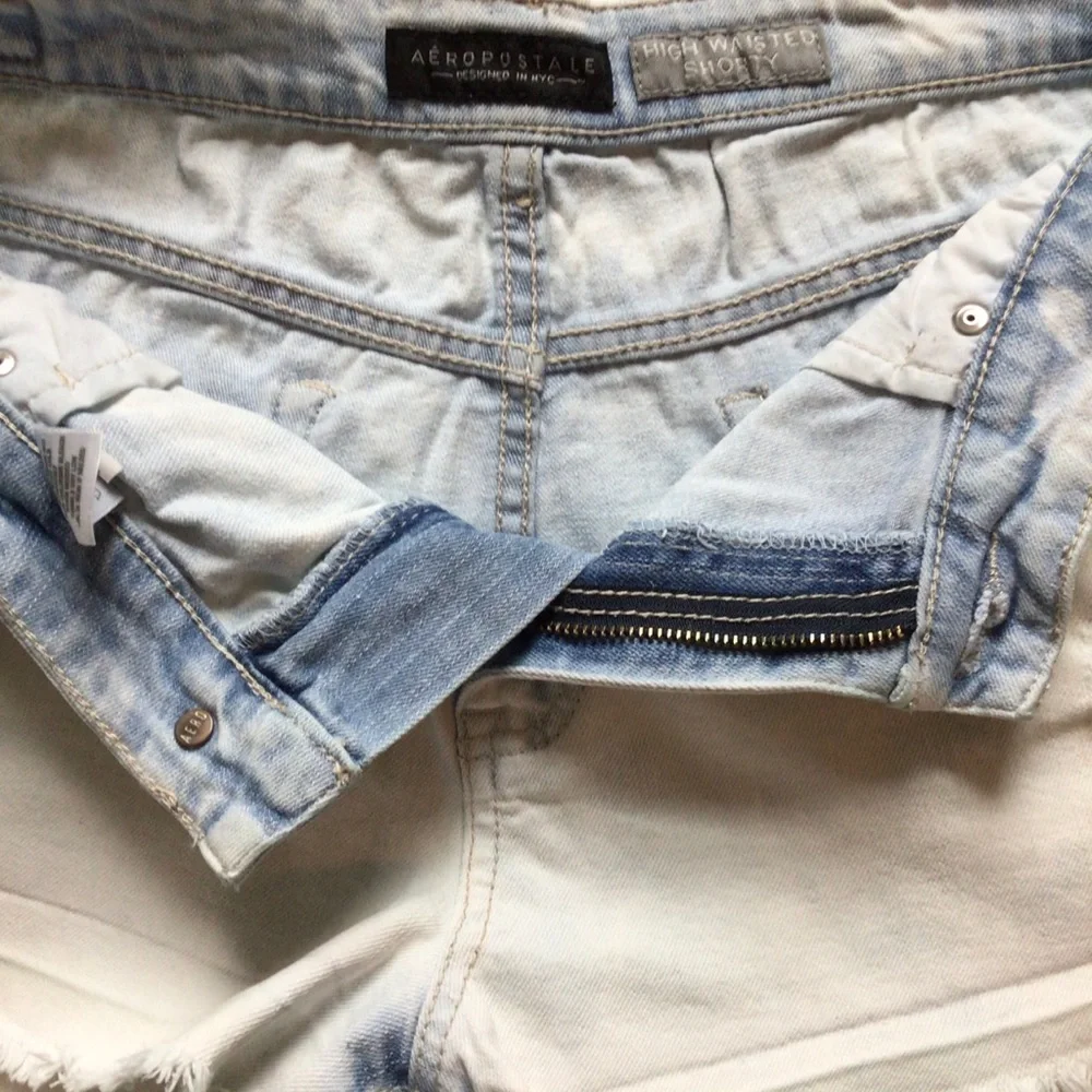 Aeropostale High Waist Shorty Light Distressed Raw Hem 10